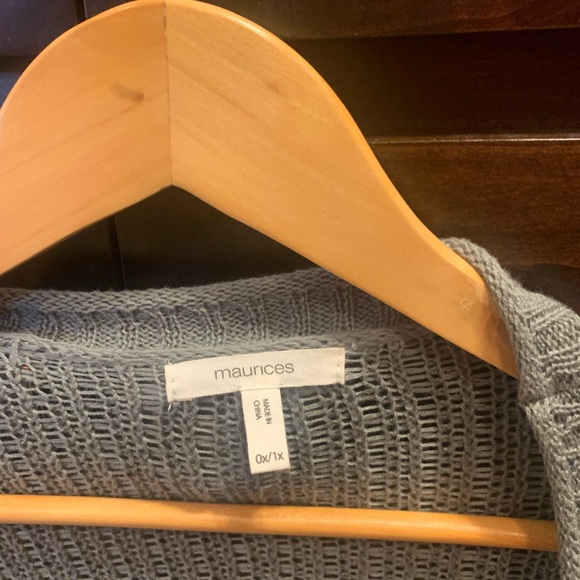 Women’s top - Picture 2 of 3